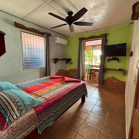 Hostal Hansi Bocas Town Bagian luar foto