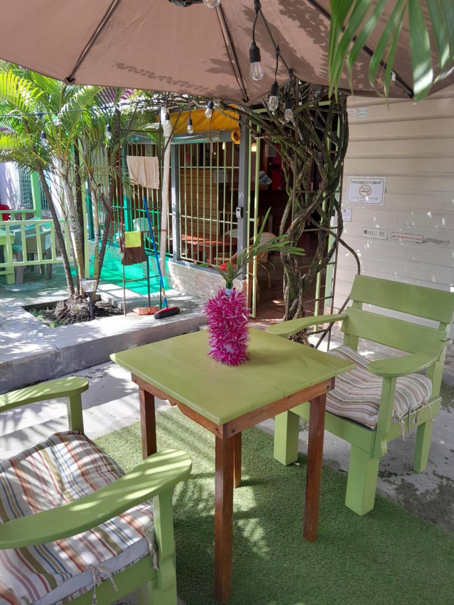 Hostal Hansi Bocas Town Bagian luar foto