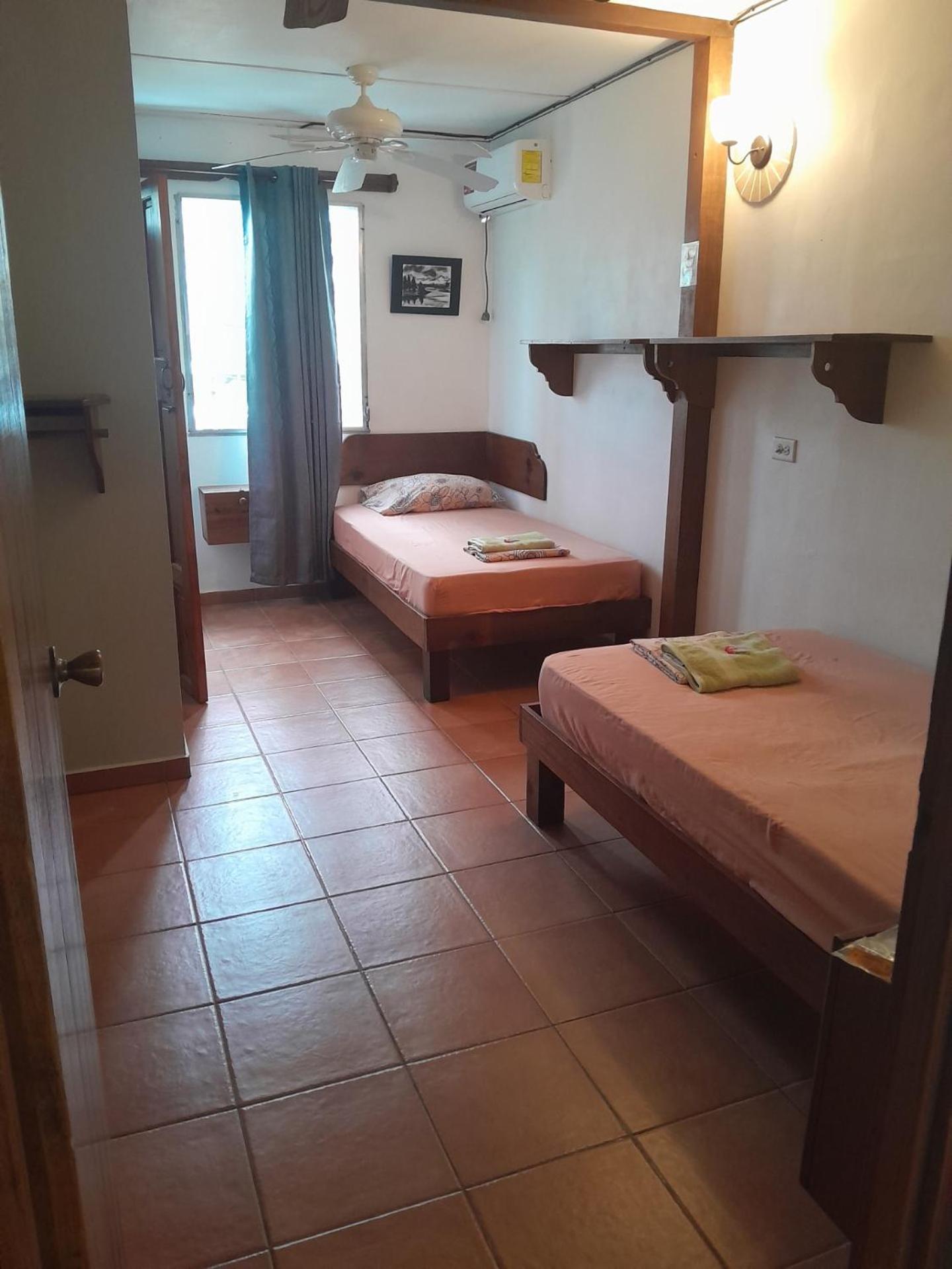 Hostal Hansi Bocas Town Bagian luar foto