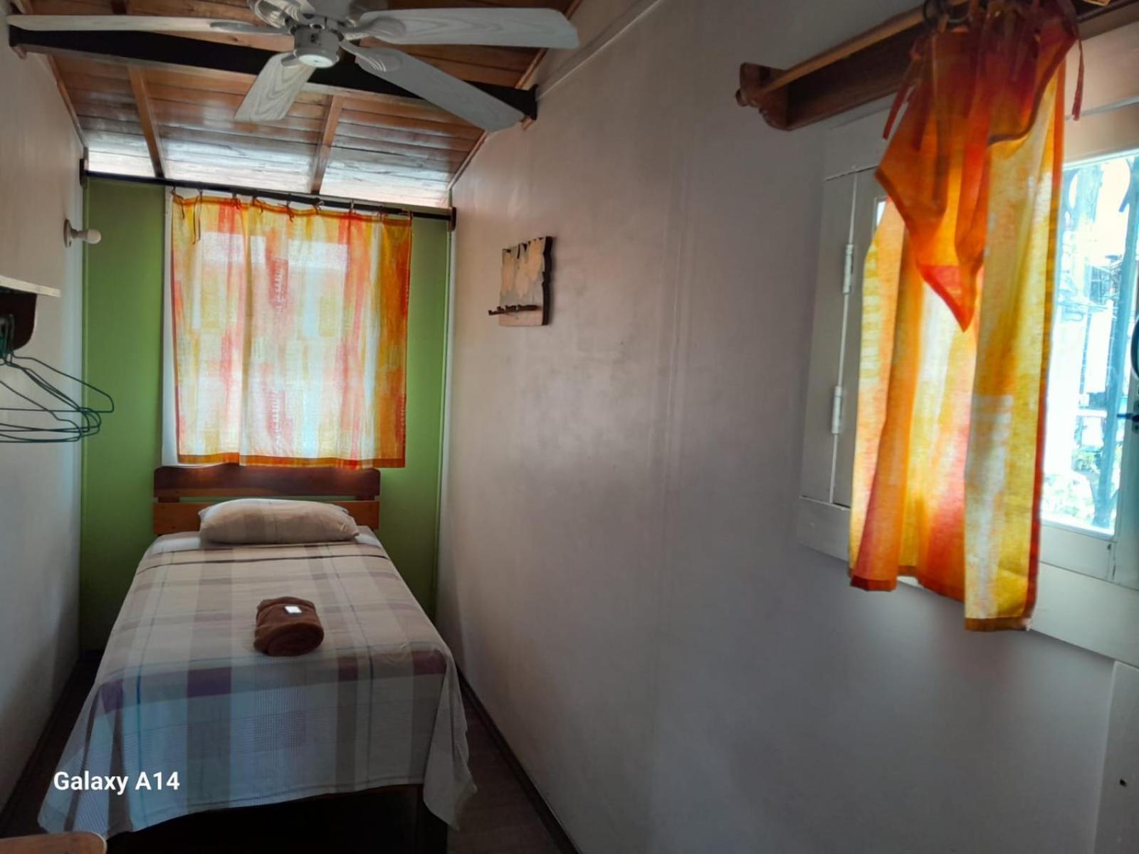 Hostal Hansi Bocas Town Bagian luar foto
