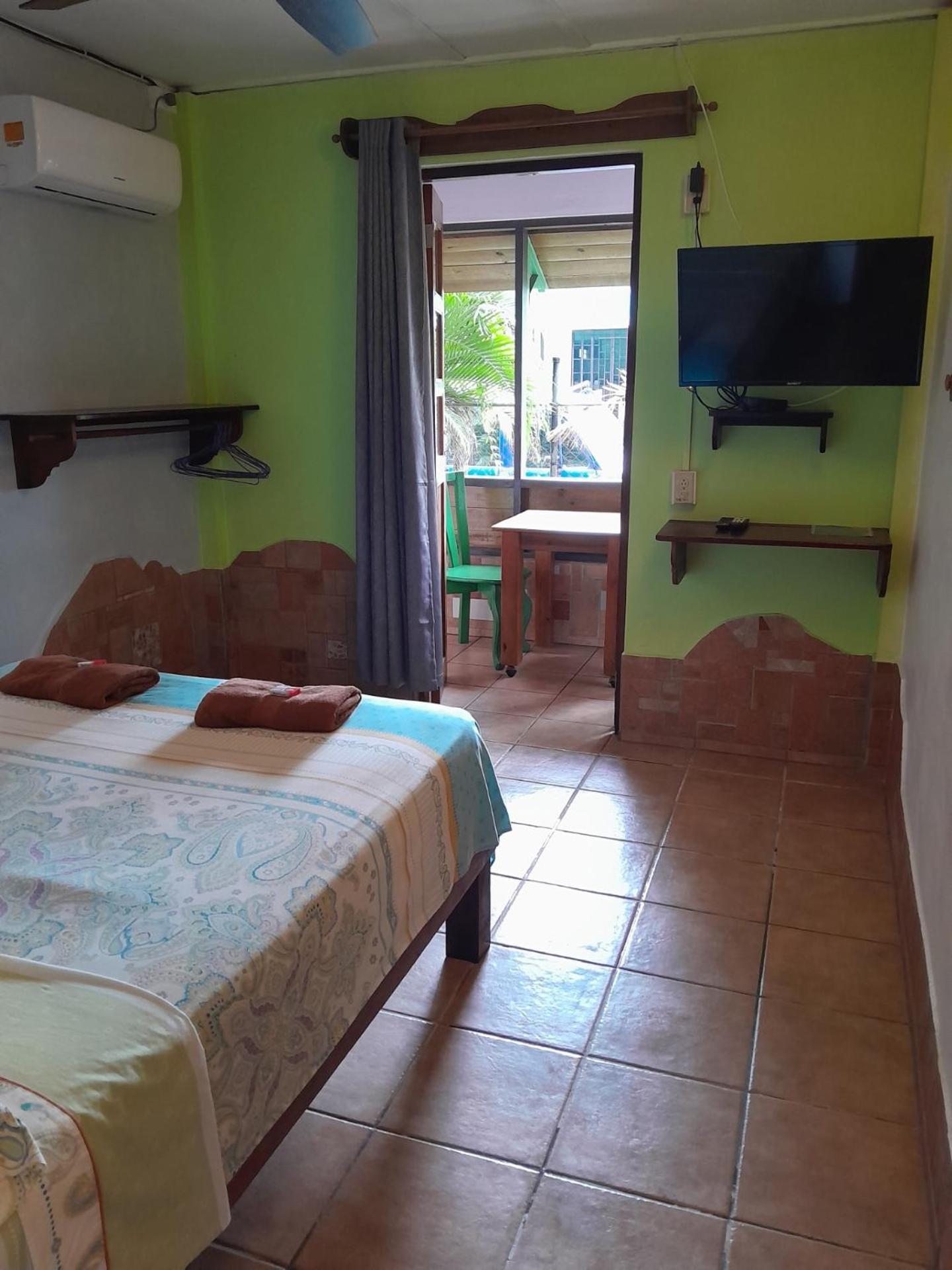Hostal Hansi Bocas Town Bagian luar foto
