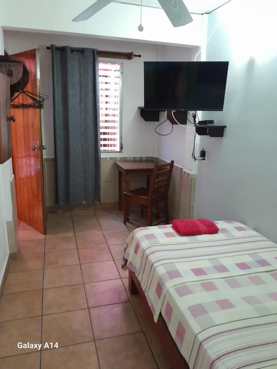 Hostal Hansi Bocas Town Bagian luar foto