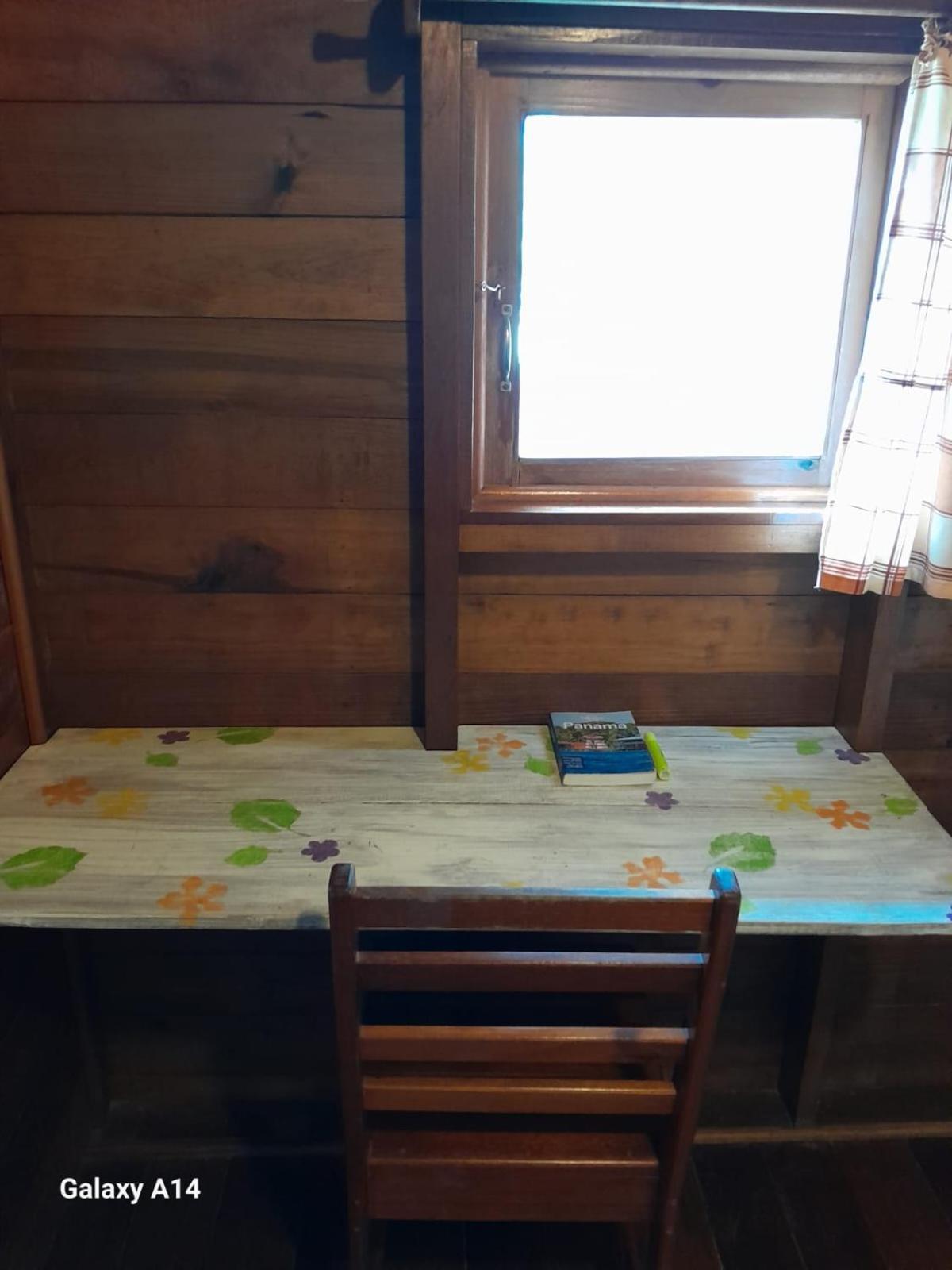 Hostal Hansi Bocas Town Bagian luar foto