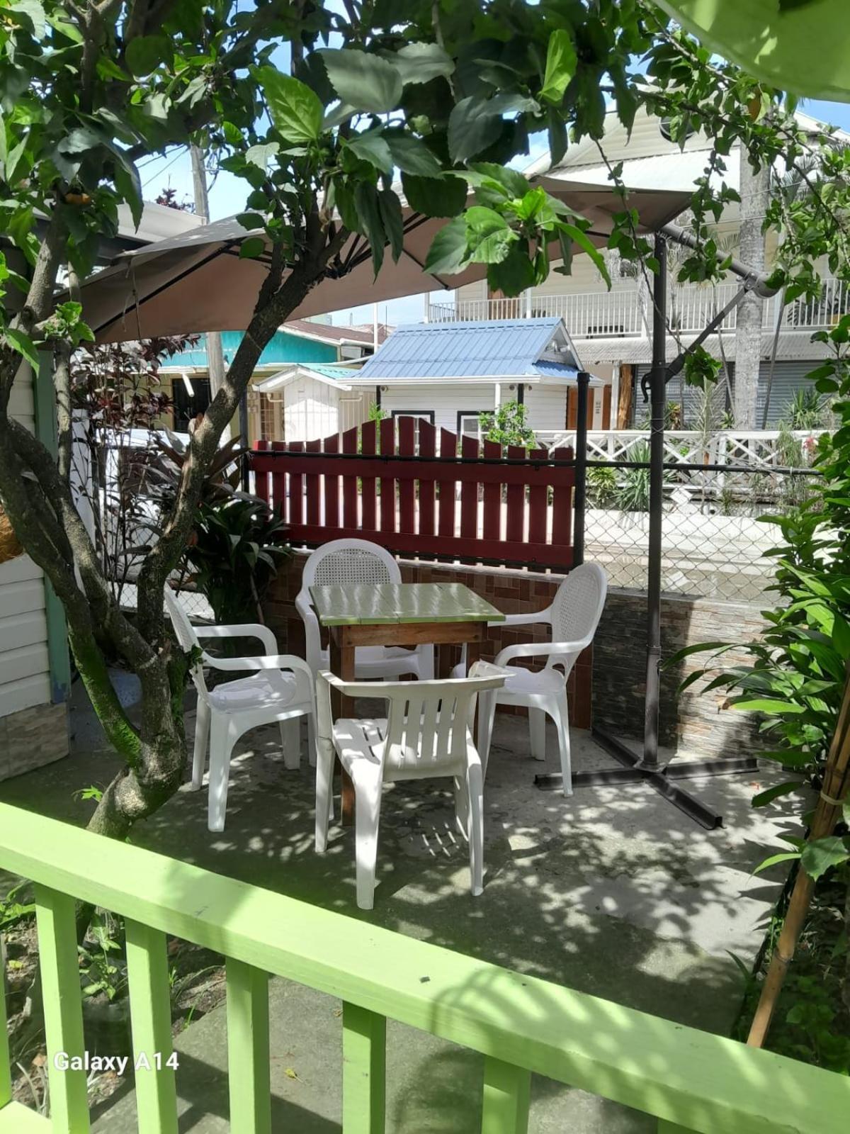 Hostal Hansi Bocas Town Bagian luar foto
