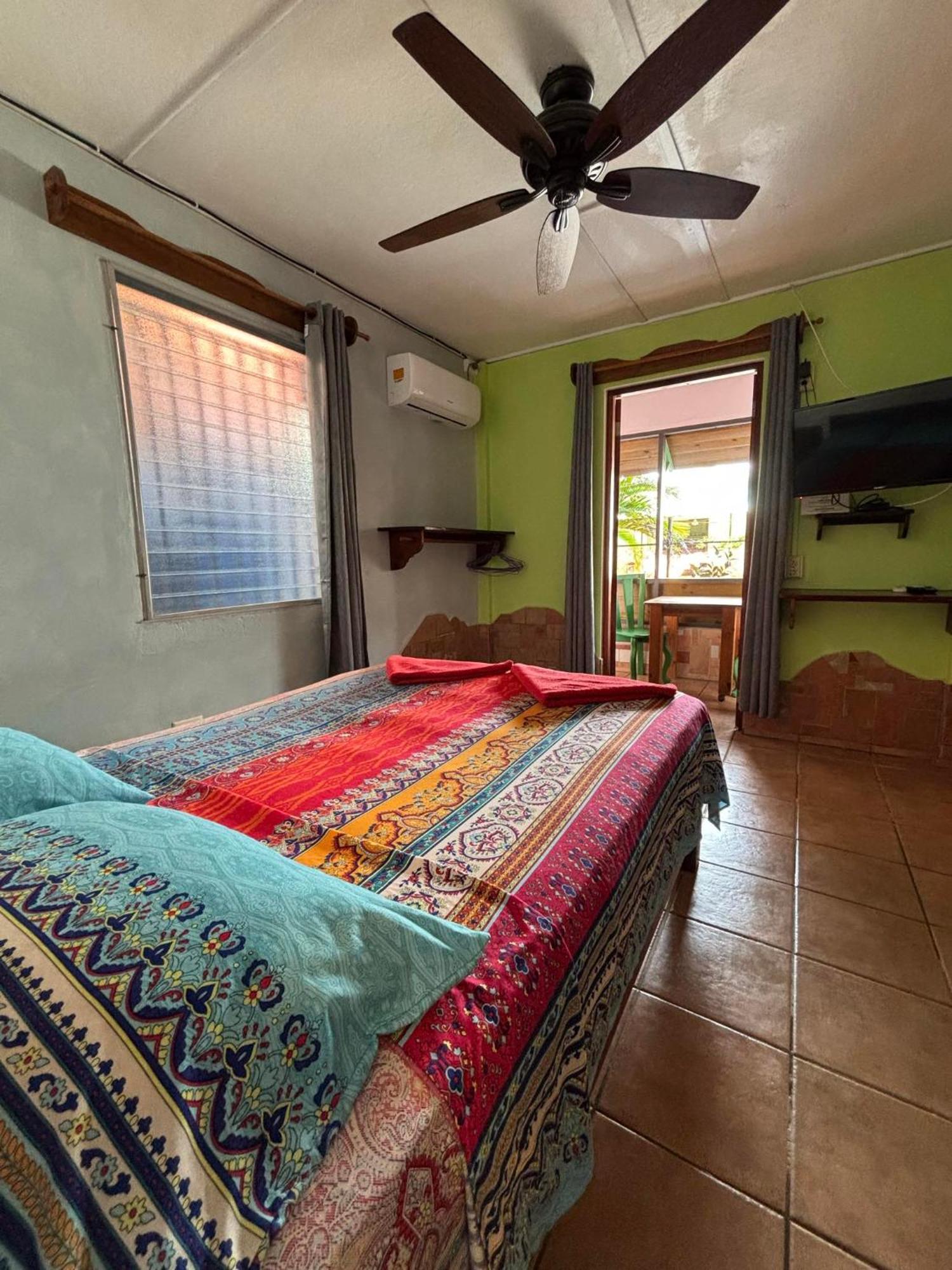 Hostal Hansi Bocas Town Bagian luar foto