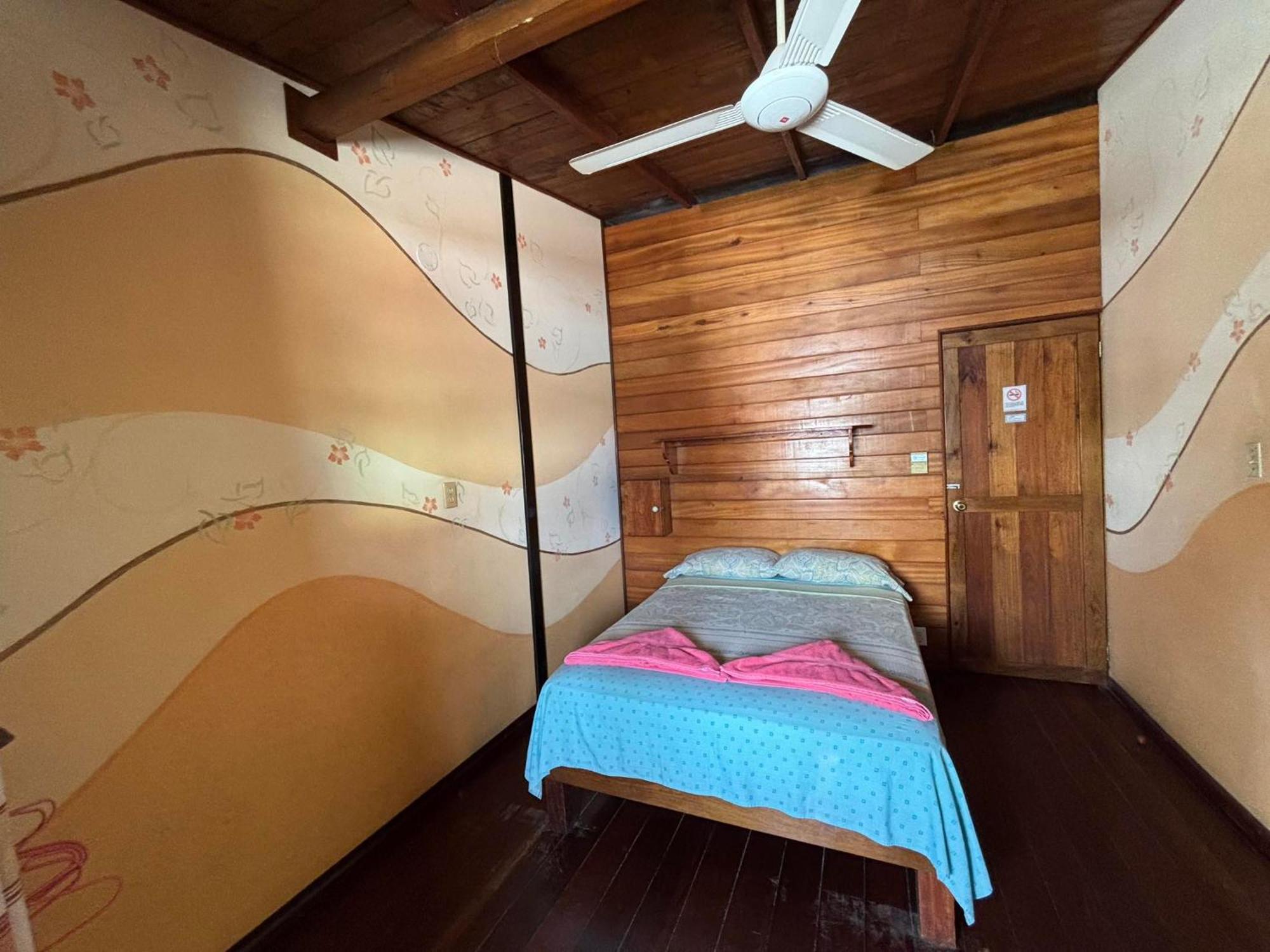 Hostal Hansi Bocas Town Bagian luar foto