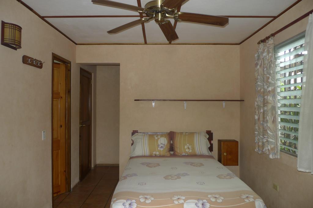 Hostal Hansi Bocas Town Bagian luar foto