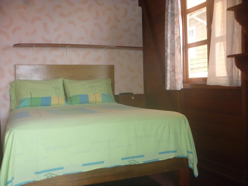 Hostal Hansi Bocas Town Bagian luar foto